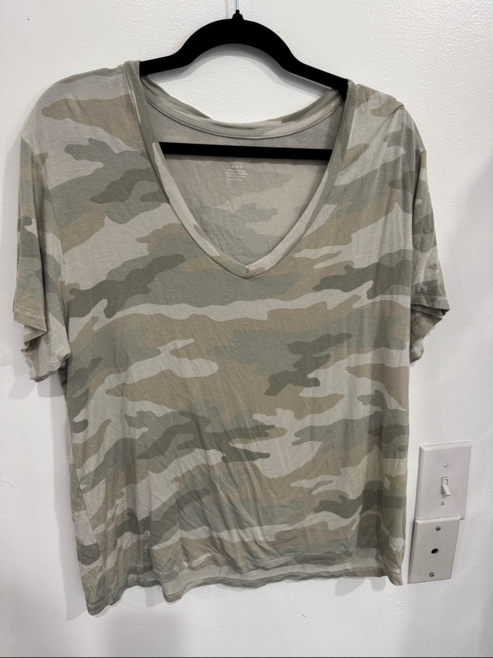American Eagle Outfitters Women's Camo V-Neck Tee - Olive & Tan
